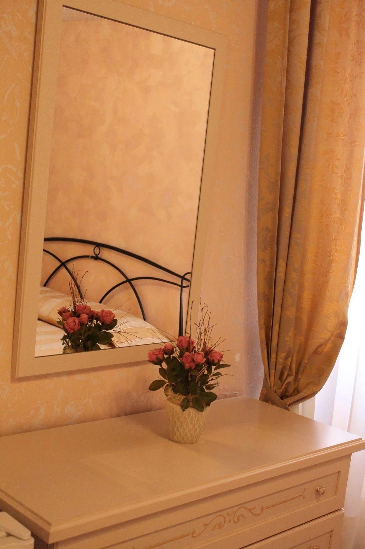 Lion Morosini Palace Venecia
